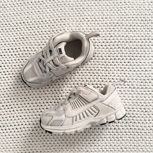 Nike All White Mesh Vomero 5 Unisex Girls Boy Toddler Sneakers 9C